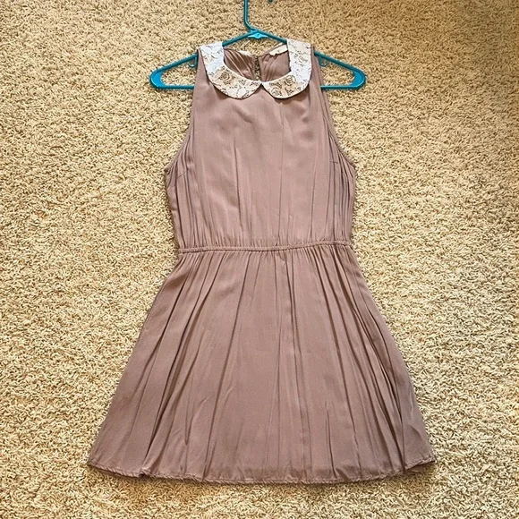Forever 21 womens size medium mauve sleeveless dress with cream lace collar